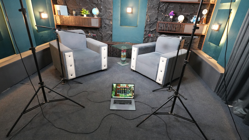 Studio 4 — Wide angle with monitor